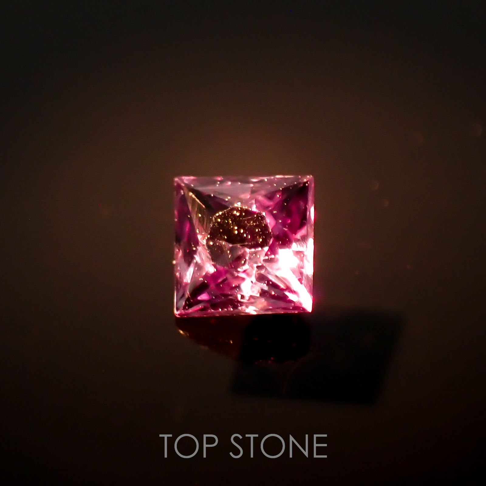 ◇プリンセスカット◇カラーチェンジガーネット アレキタイプ(宝石名ガーネット)マダガスカル・ベキリー産 0.10ct 識別済[221219410]2.5x2.5mm前後