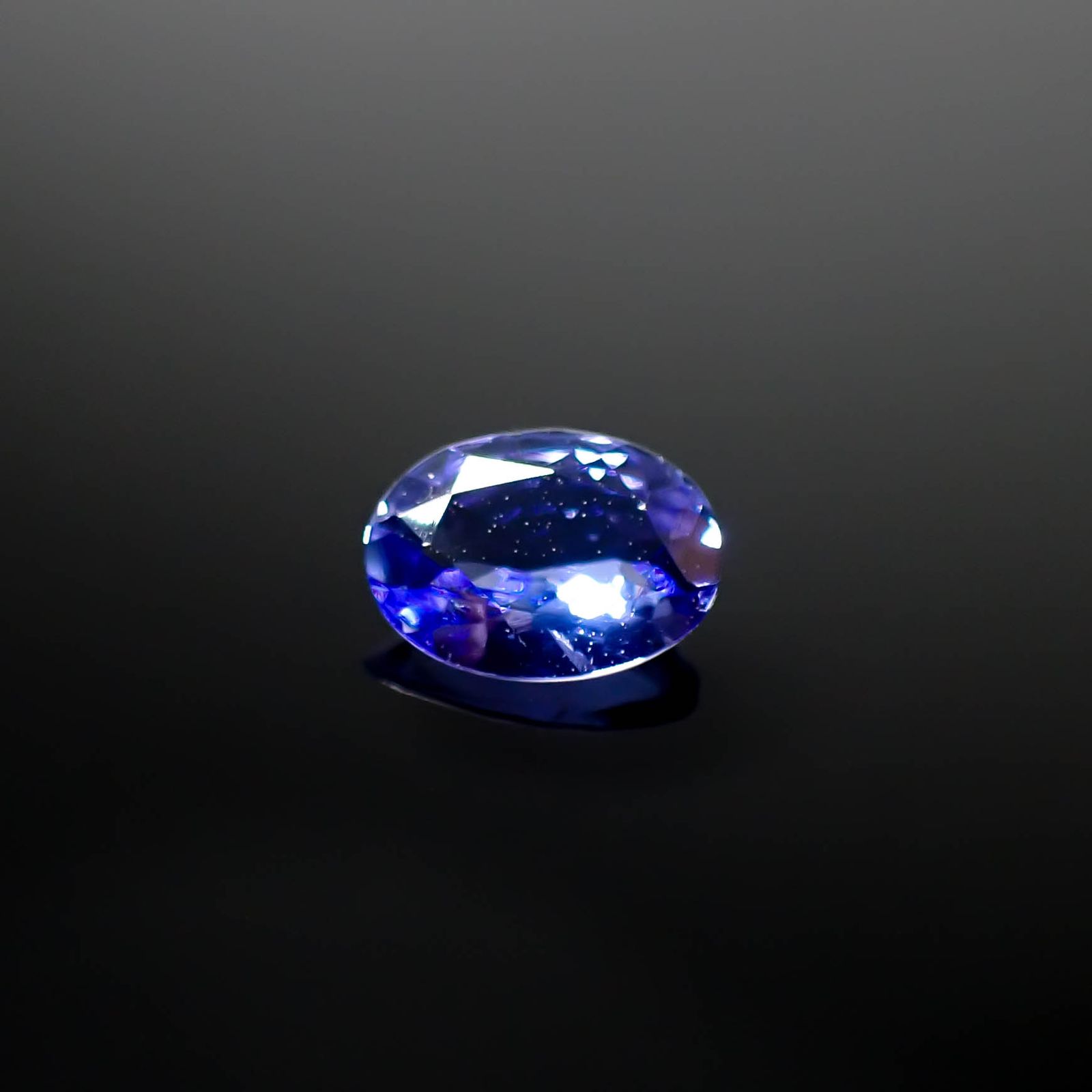 タンザナイト(宝石名タンザナイト)タンザニア産 0.67ct 識別済[240627888]6.9x5mm前後