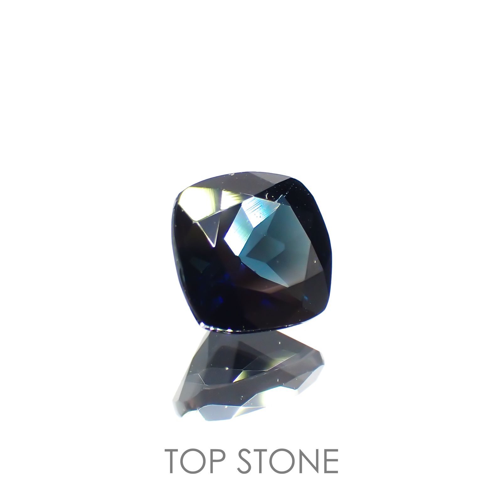 インディゴライト(宝石名ブルー・トルマリン) ブラジル産 0.929ct ソ付(彩珠)[21049462]6×6mm前後