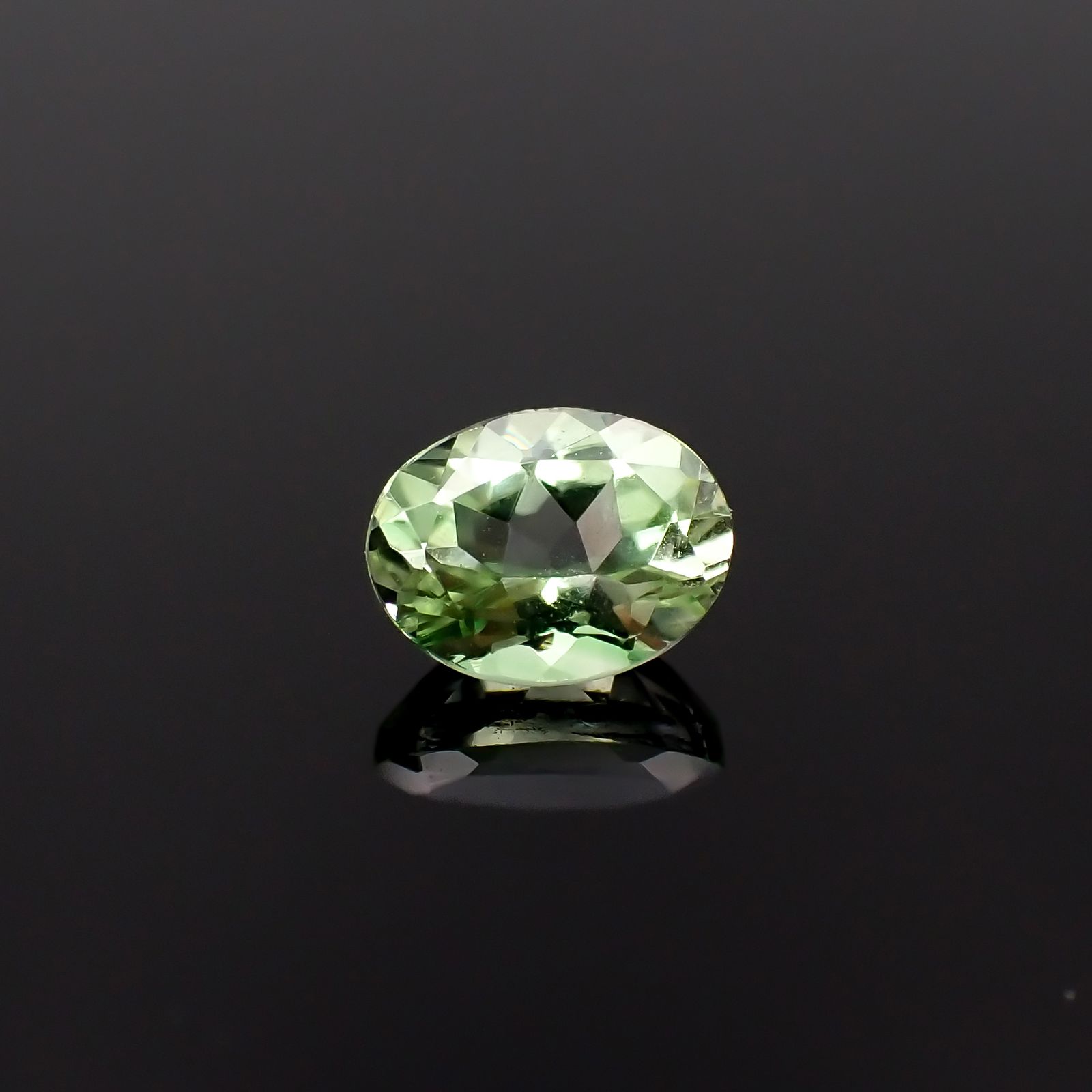 ミントガーネット タンザニア産 0.43ct[231023740]5.1x3.8mm前後