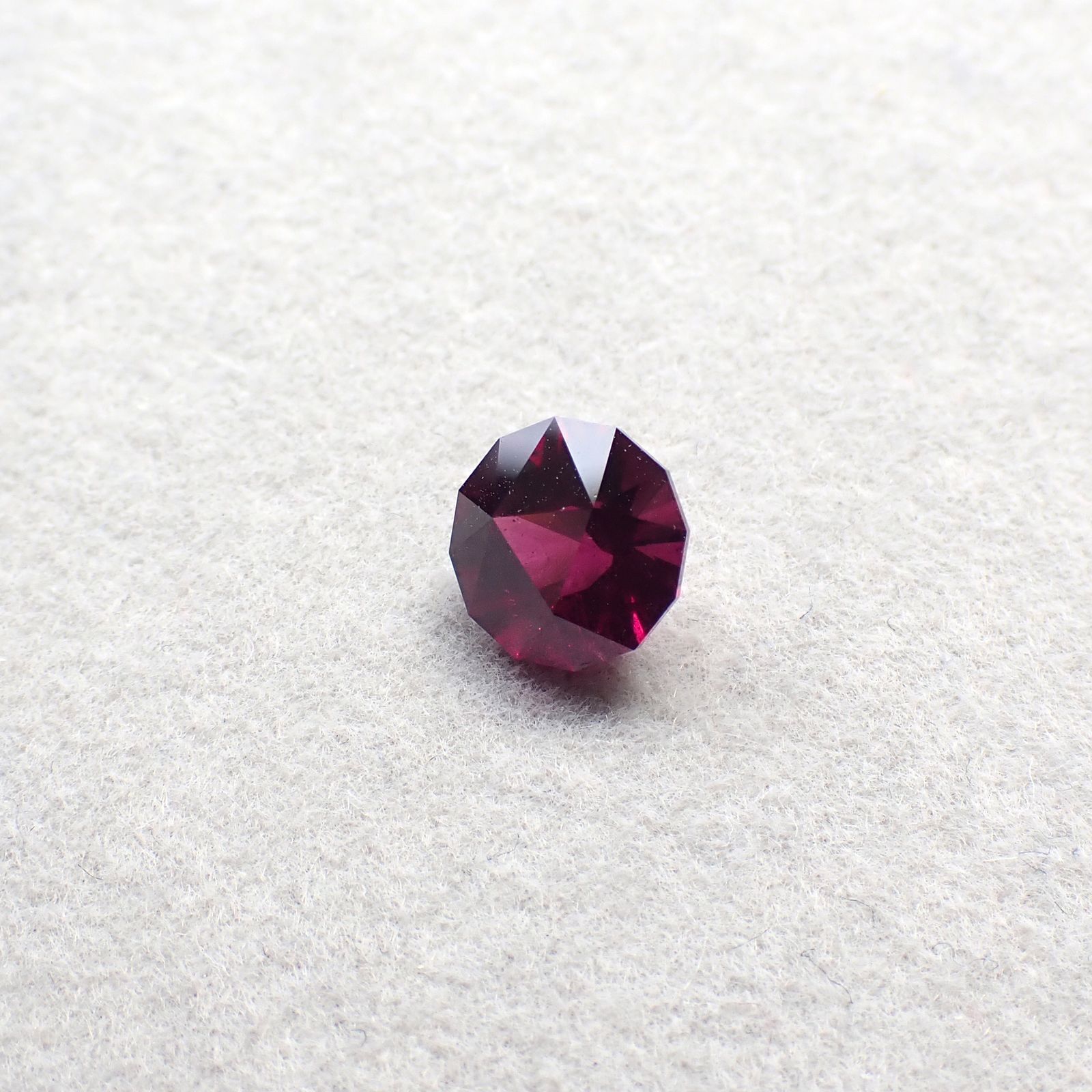 ◇カスタムカット◇グレープガーネット インド産 1.87ct [250530419]7.2x7.2mm前後