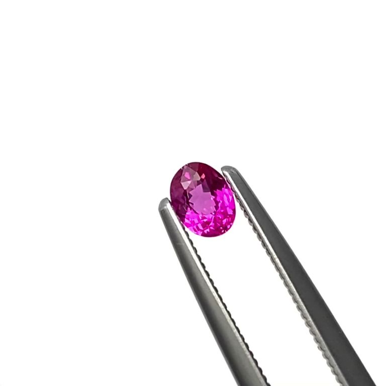 ルビー 非加熱 タンザニア産 0.25ct / 4.4x3.3mm前後 [240326674