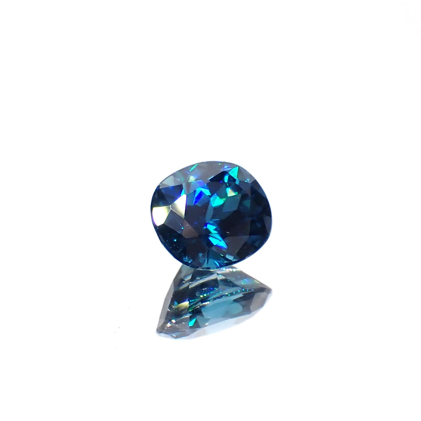 ラタナキリブルージルコン カンボジア産 1.58ct / 6.7x5.8mm前後 [251231476]