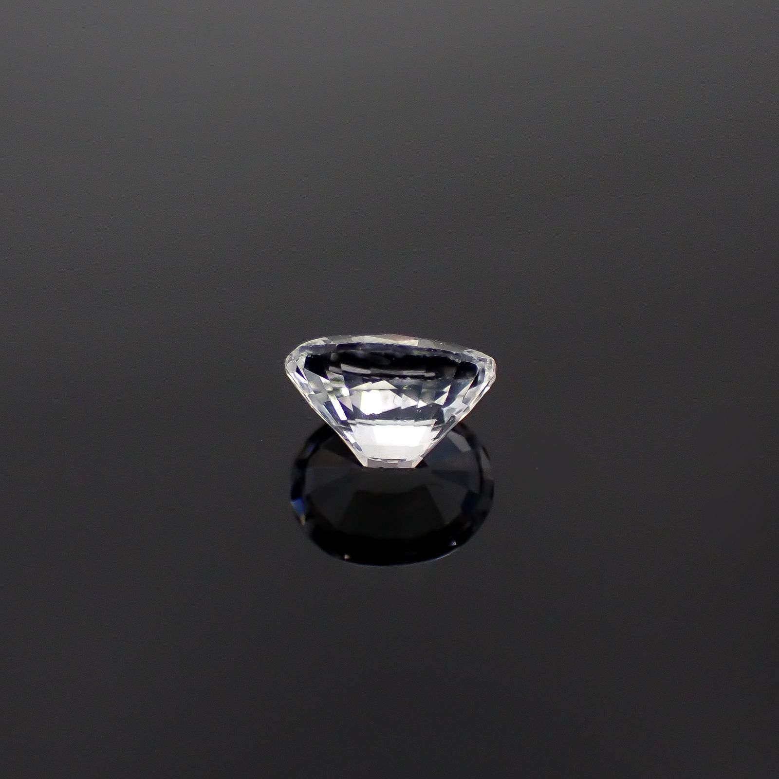 カラーレスサファイア スリランカ産 0.47ct[240527482]5x4mm前後