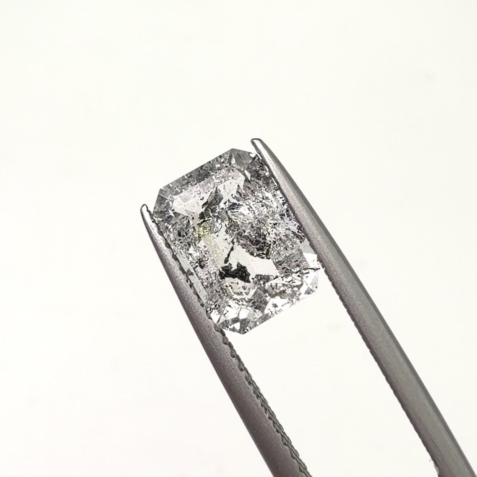 グラファイトインクォーツ ブラジル産 2.52ct / 9.6x7mm前後