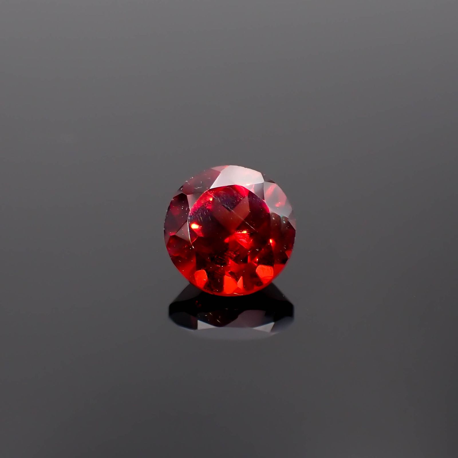 パイラルスパイトガーネット モザンビーク産 1.41ct[231225208]6.5x6.5mm前後