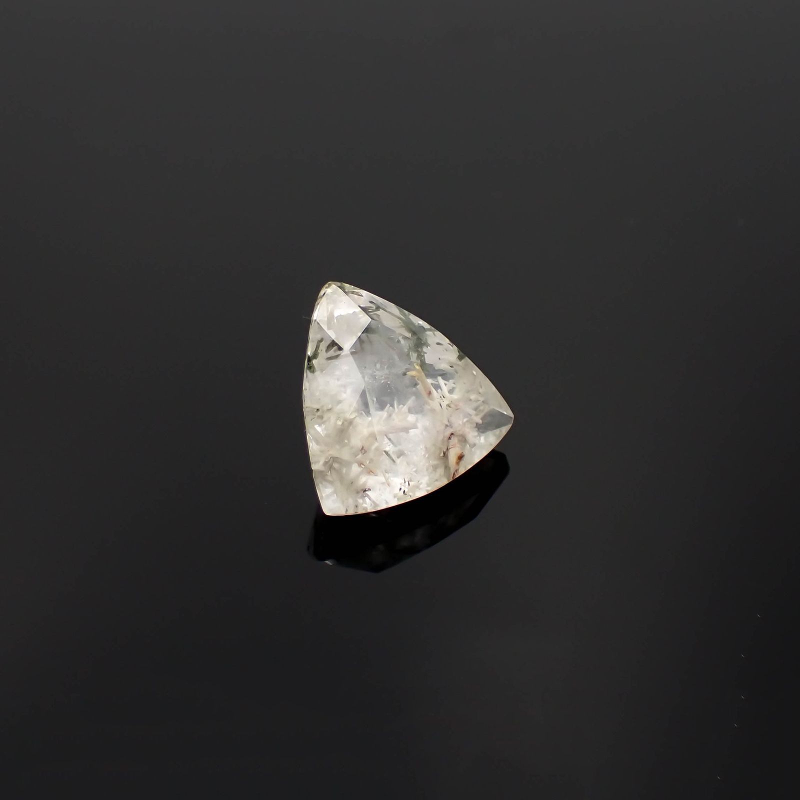 ヘデンベルジャイトインクォーツ インドネシア産 5.56ct [230120050]12.7x13mm前後