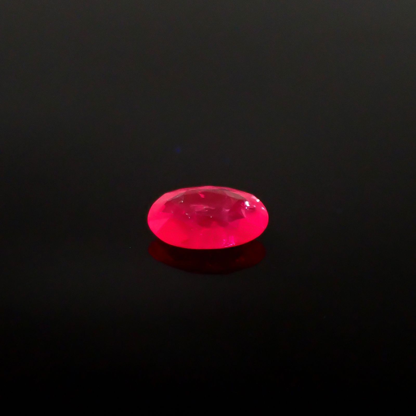 ルビー(宝石名ルビー)モザンビーク産 0.46ct 識別済[220616091]5.9x4mm前後