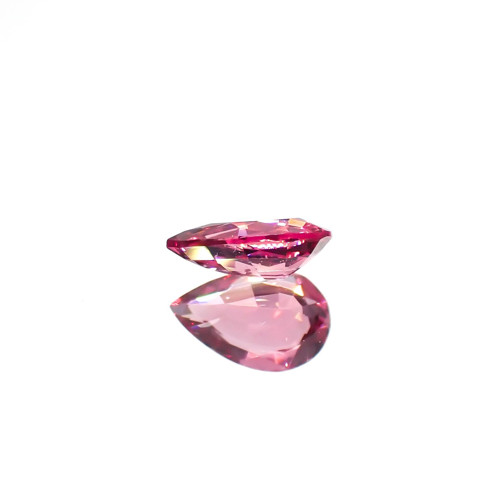 ホットピンクスピネル(宝石名ピンク・スピネル)タンザニア産 0.24ct 識別済[230120034]5.3x3.4mm前後