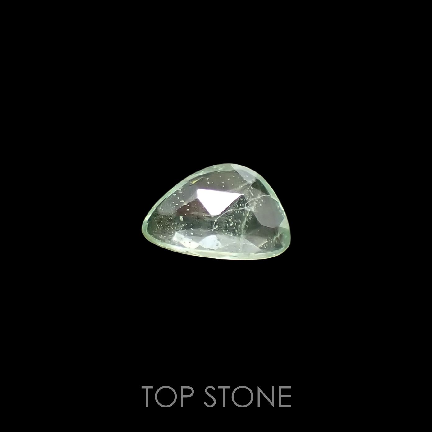 ◇ローズカット◇バナジウムコーネルピン(宝石名コーネルピン)タンザニア・タンガ州産 0.60ct 識別済[220115545]7.4x4.7mm前後
