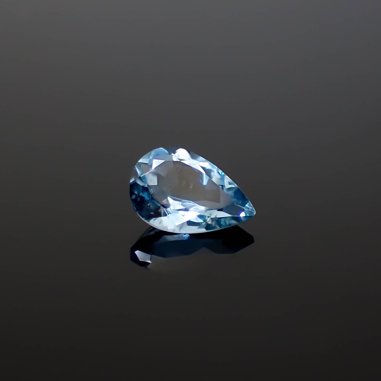 サンタマリアアクアマリン ブラジル産 0.34ct [250329935]6.1x4mm前後