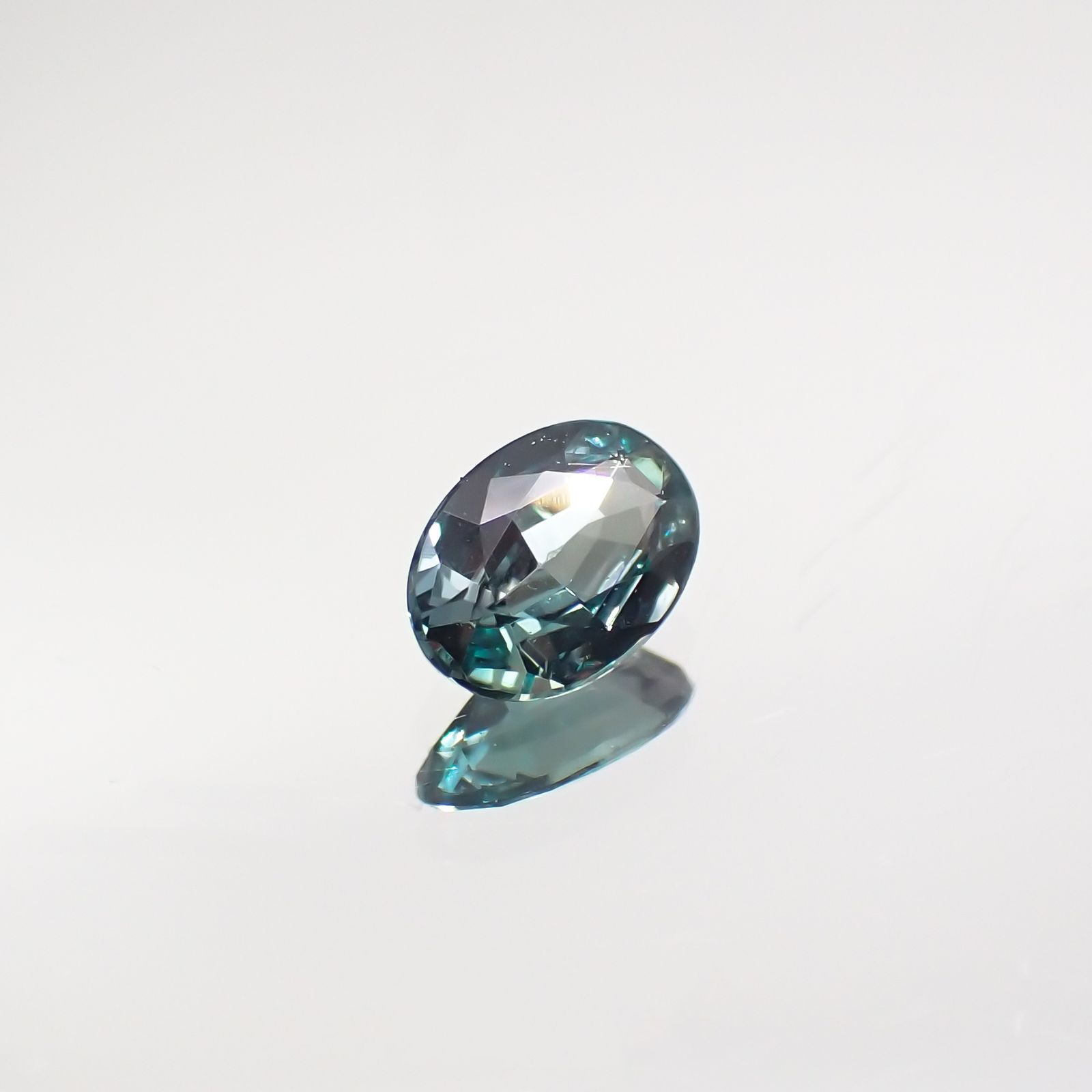 アレキサンドライト(宝石名アレキサンドライト) ブラジル産 0.12ct 識別済[210711870]3.8×2.7mm前後