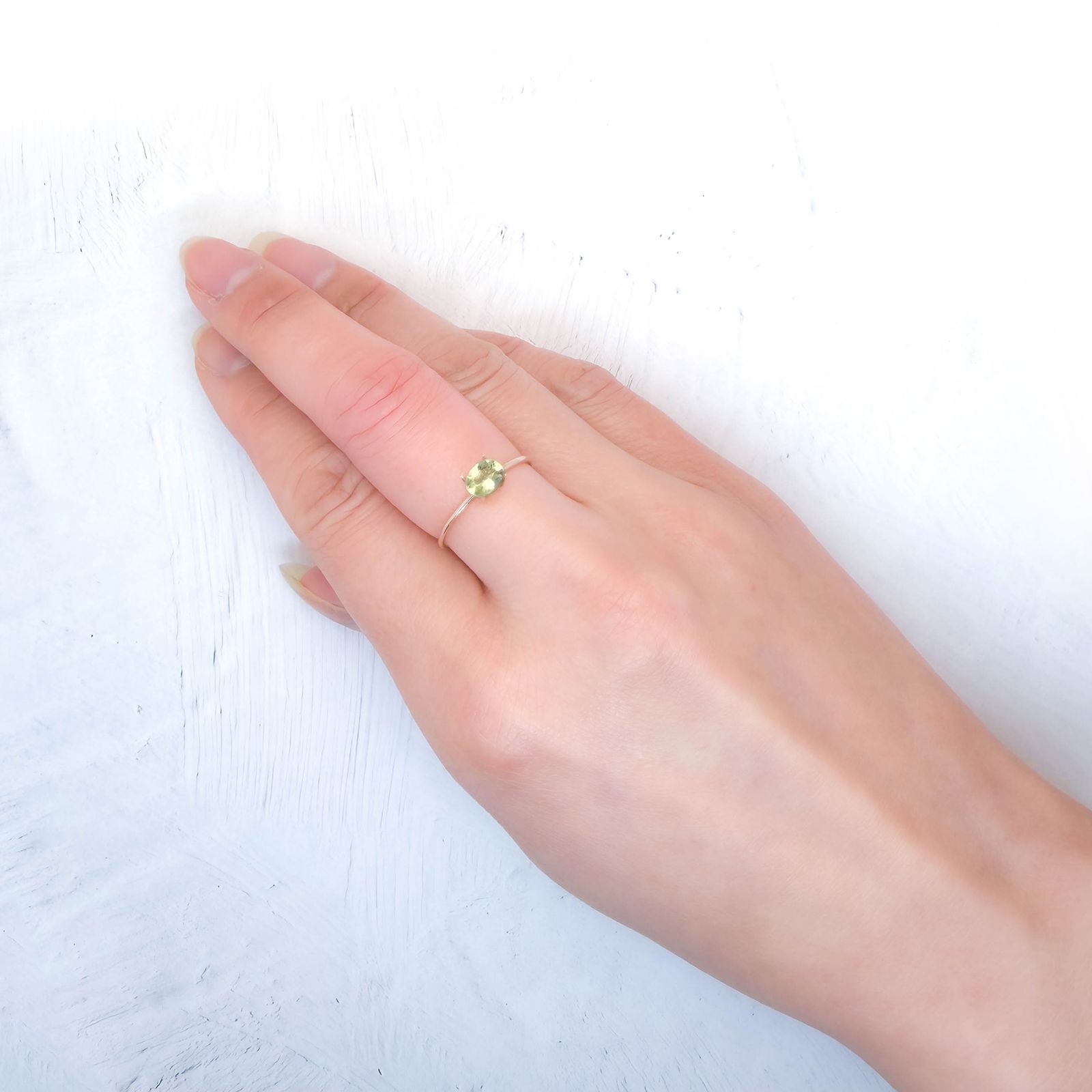 ブラジリアナイト(宝石名ブラジリアナイト)ブラジル産 識別済 0.45ct / 5.8x4.5mm前後 [260131497]