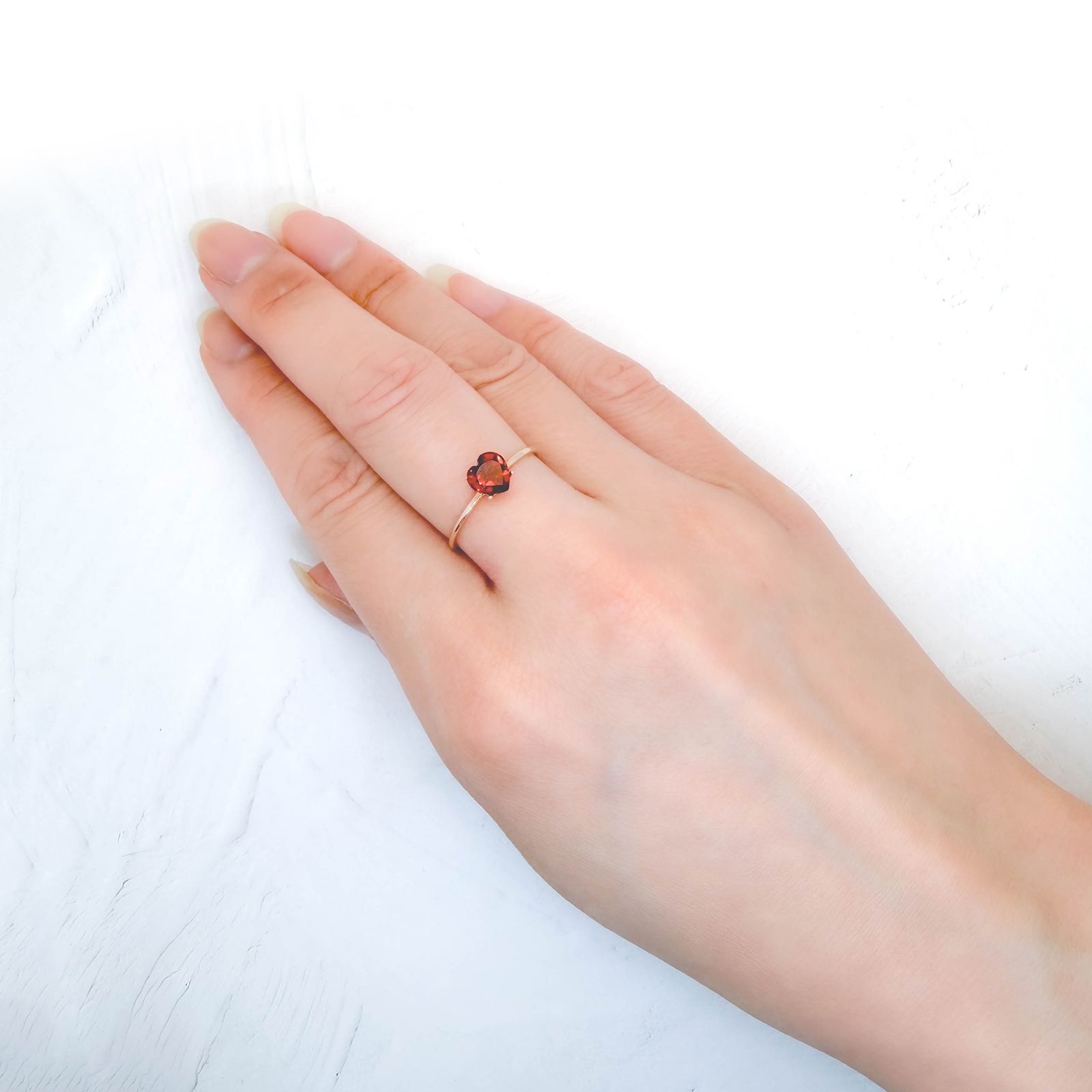 ◇ランダムセレクト◇パイラルスパイトガーネット モザンビーク産 約0.90ct / 6x6mm前後 [260532221]