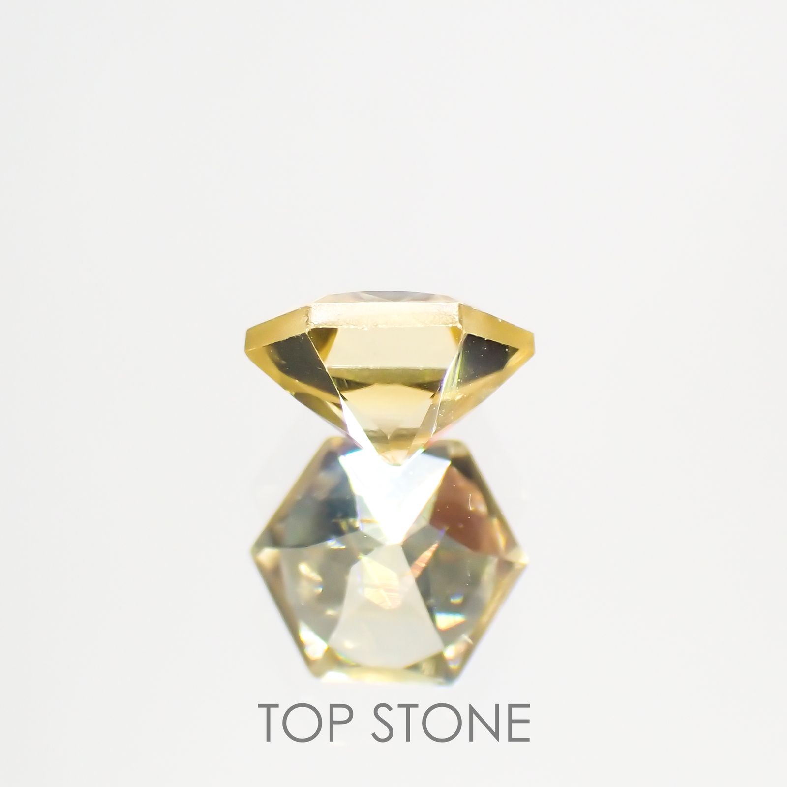 ◇ヘキサゴンカット◇イエロージルコン(宝石名ジルコン) カンボジア産 0.88ct 識別済[210410475]5.1×5.1mm前後