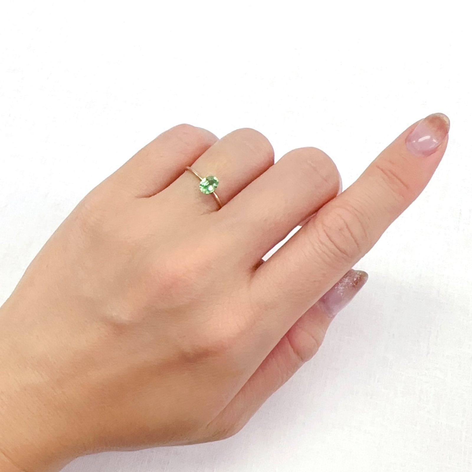 ミントガーネット(宝石名グリーン・グロッシュラー・ガーネット)タンザニア産 0.41ct 識別済[230923501]5.6x4.1mm前後