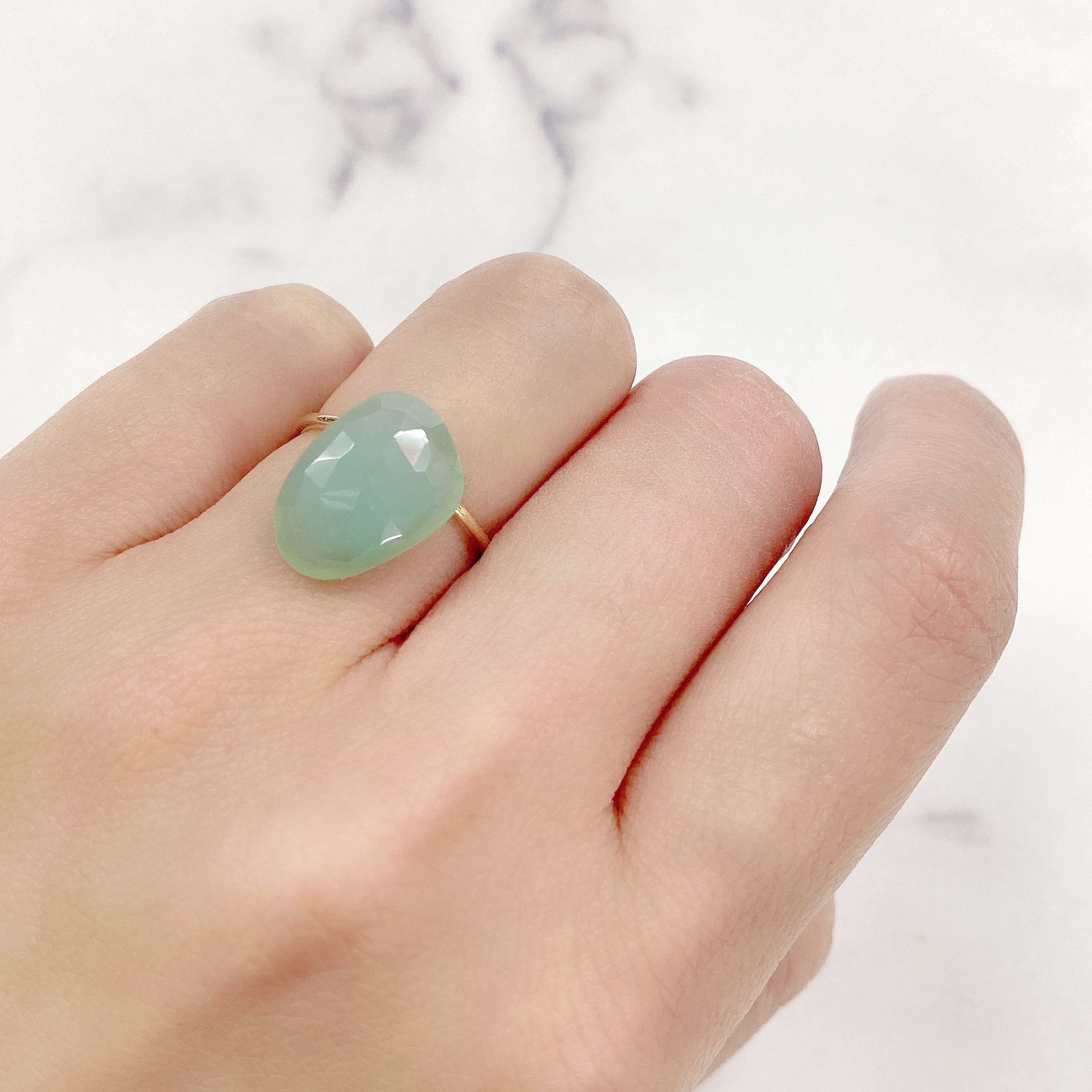 ◇フリーフォーム・ローズカット◇アクアプレーズ(宝石名ブルー グリーン・カルセドニー)南アフリカ産 4.83ct 識別済[230421890]14.9x10.5mm前後