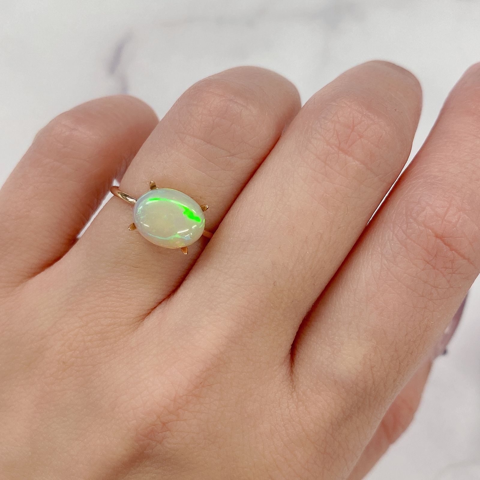 エチオピアオパール(宝石名オパール) エチオピア産 1.16ct 識別済[20063542]10×8.1mm前後