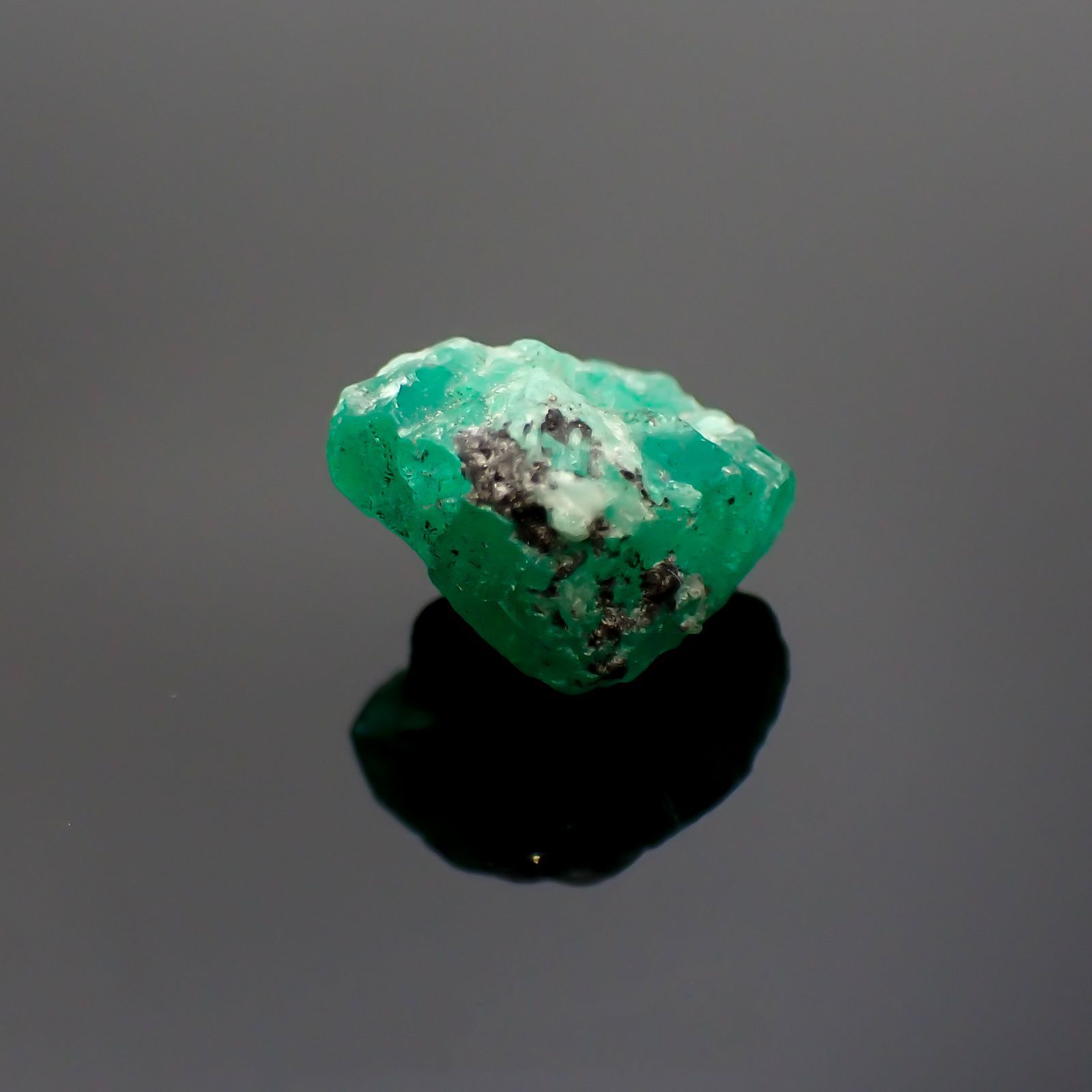 エメラルド 原石(宝石名エメラルド)コロンビア産 4.68ct 識別済[231023819]11x10.3mm前後