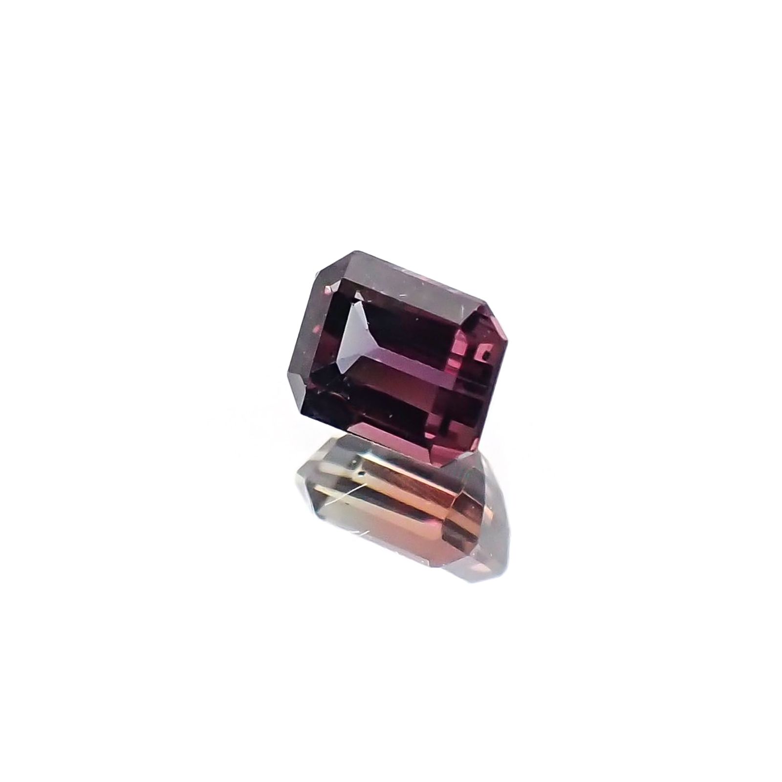 バイカラーサファイア(宝石名バイカラー・サファイア)タンザニア産 識別済 0.34ct / 3.8x3mm前後 [230622379]