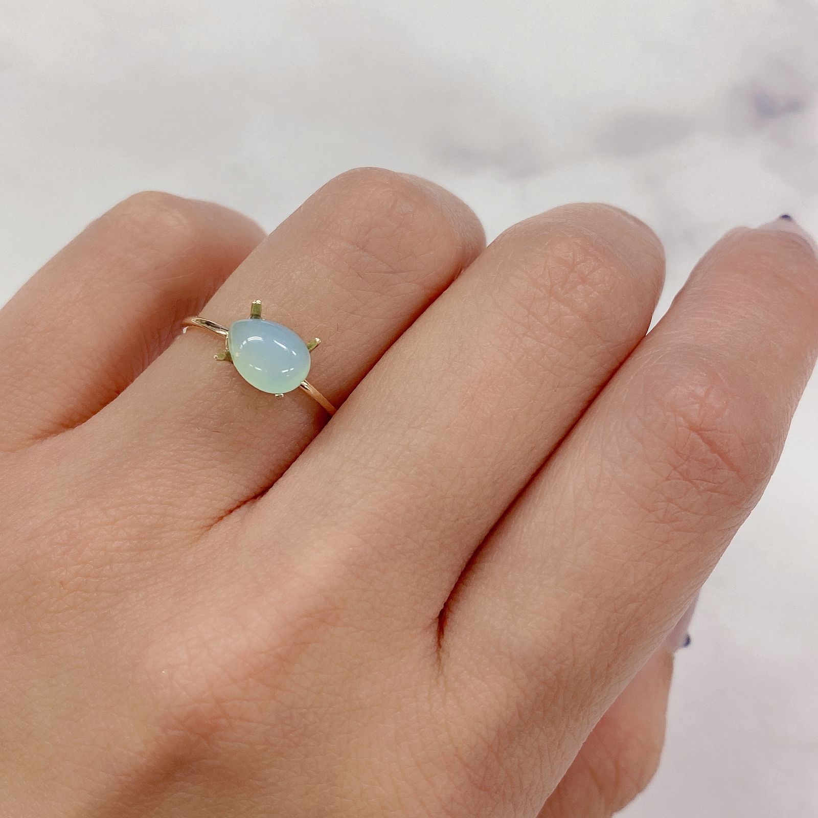 ブルーオパール(宝石名コモンオパール) ペルー産 0.94ct 識別済[20106180]8×6.1mm前後