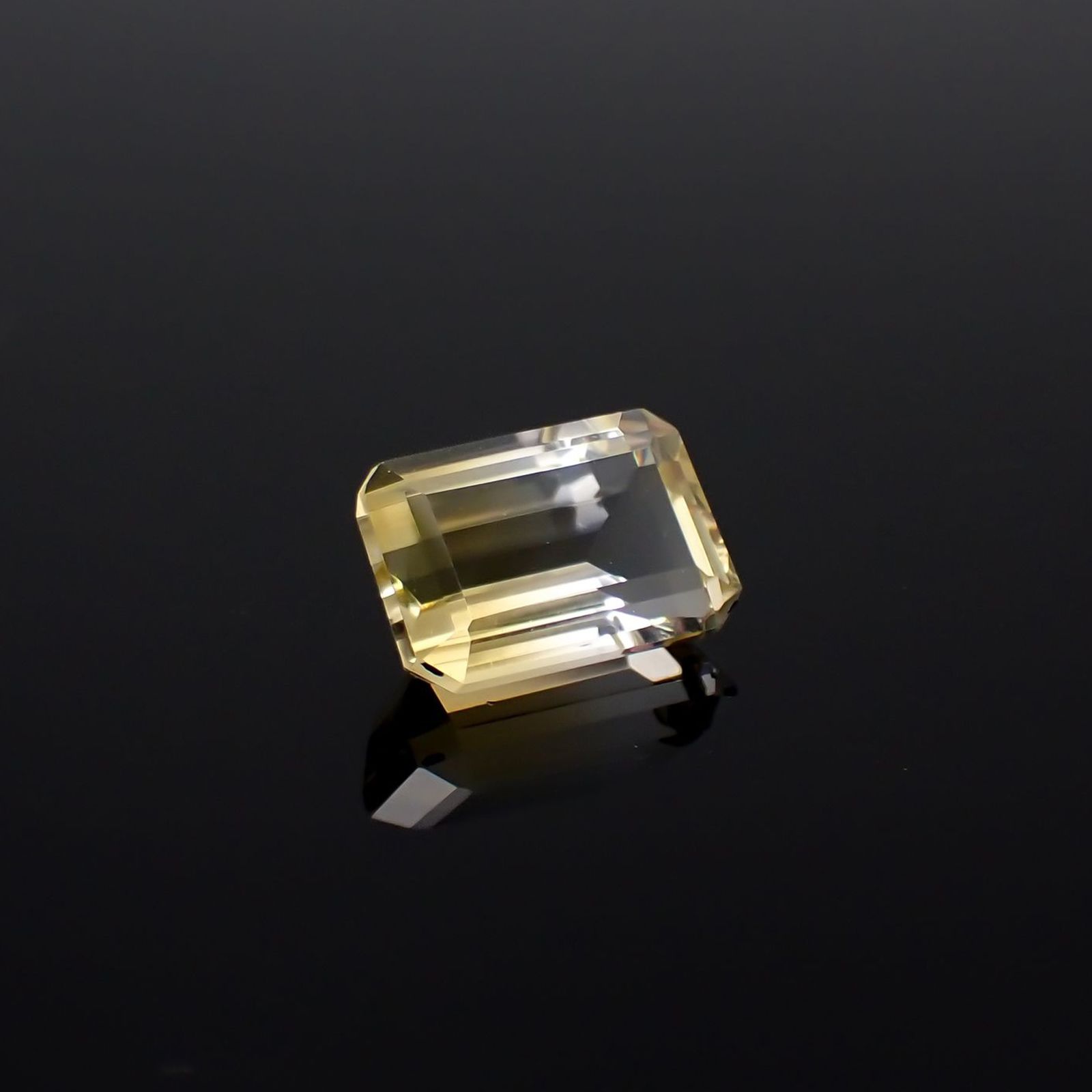 バイカラーシトリン ブラジル・ミナスジェライス州産 7.88ct / 14.2x9.7mm前後 [251026463]