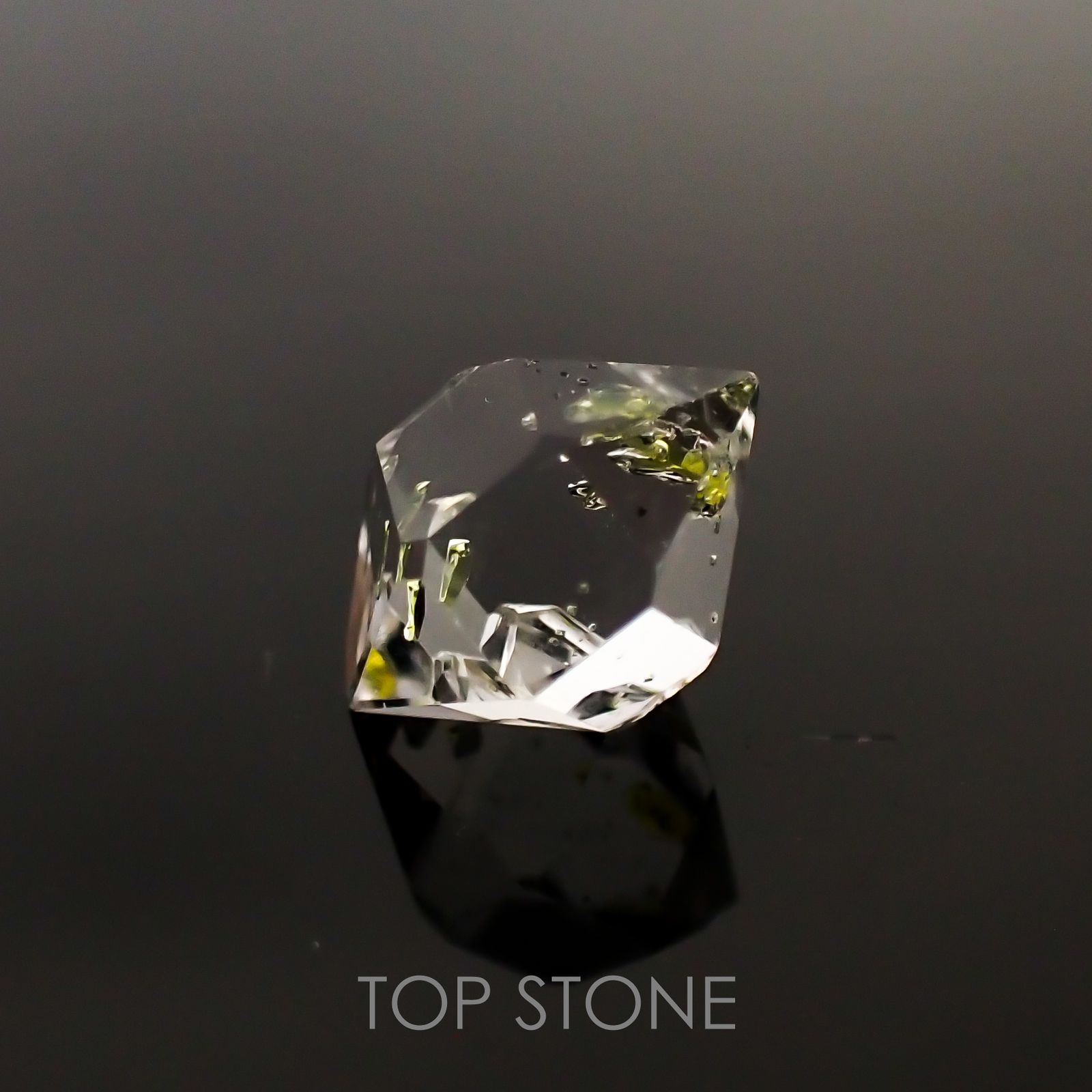 オイルインクォーツ パキスタン産 原石・結晶 4.25ct[210611076]12.4×8.9mm前後