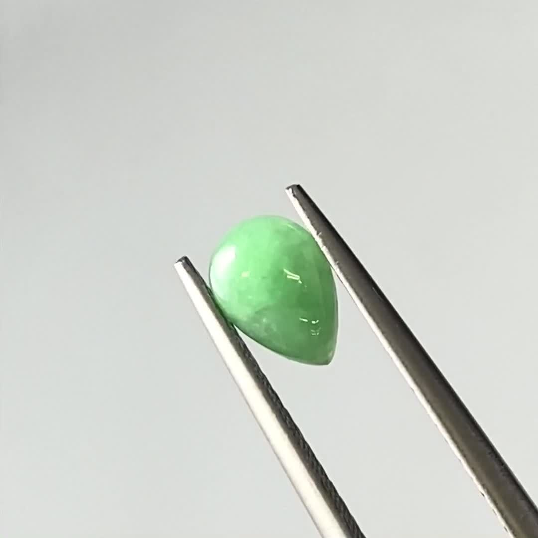 翡翠(宝石名ジェダイト)ビルマ産 0.79ct 識別済[231024037]7.1x5mm前後