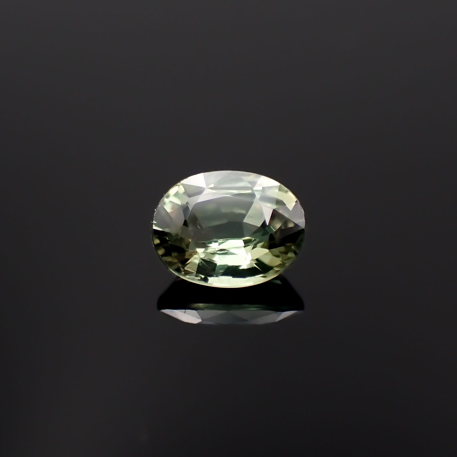 アレキサンドライト(宝石名アレキサンドライト)タンザニア産 0.51ct 識別済[230321357]5.3x4.1mm前後