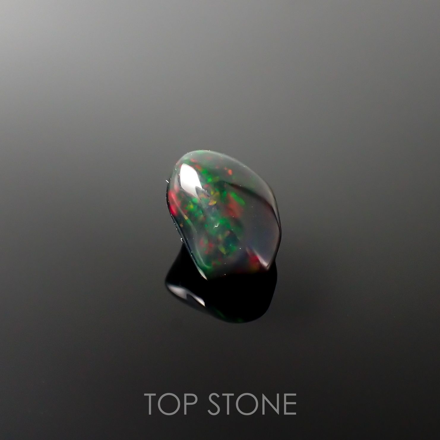 ◇バロック型◇ブラックオパール エチオピア産 ルース 0.93ct[210913239]8.6×6.5mm前後