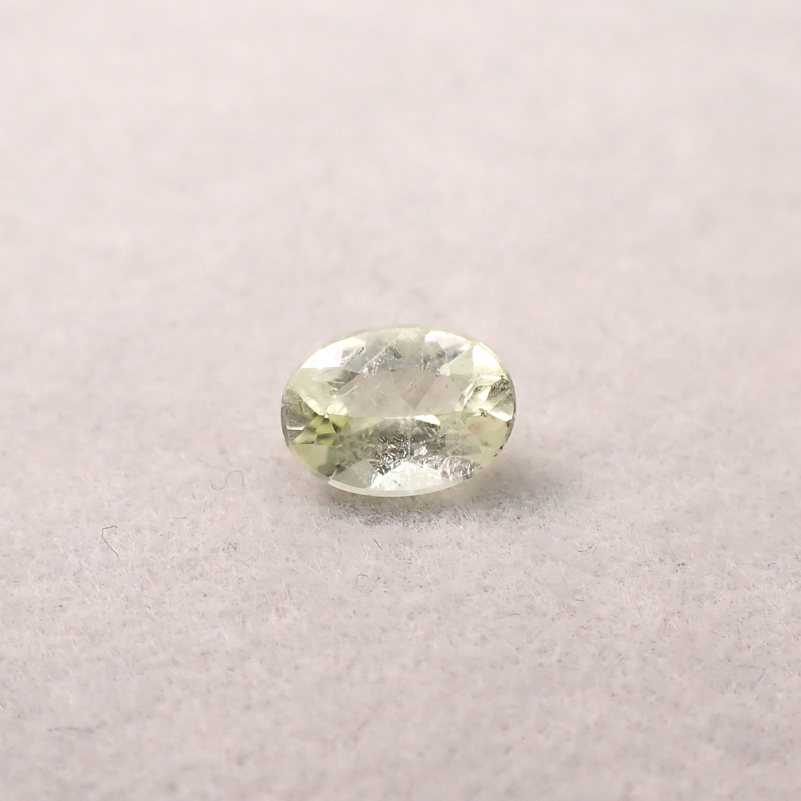 ブラジリアナイト(宝石名ブラジリアナイト)ブラジル産 識別済 0.78ct / 7x5.2mm前後 [260131490]