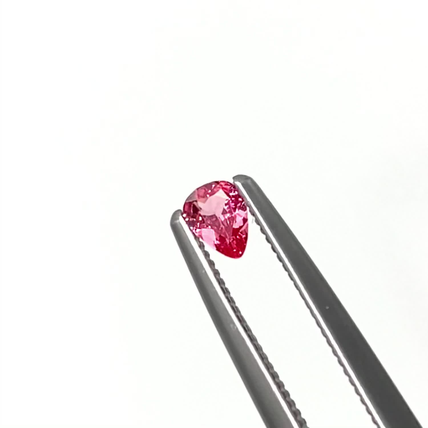 ホットピンクスピネル タンザニア・マヘンゲ産 0.10ct / 3.7x2.8mm前後