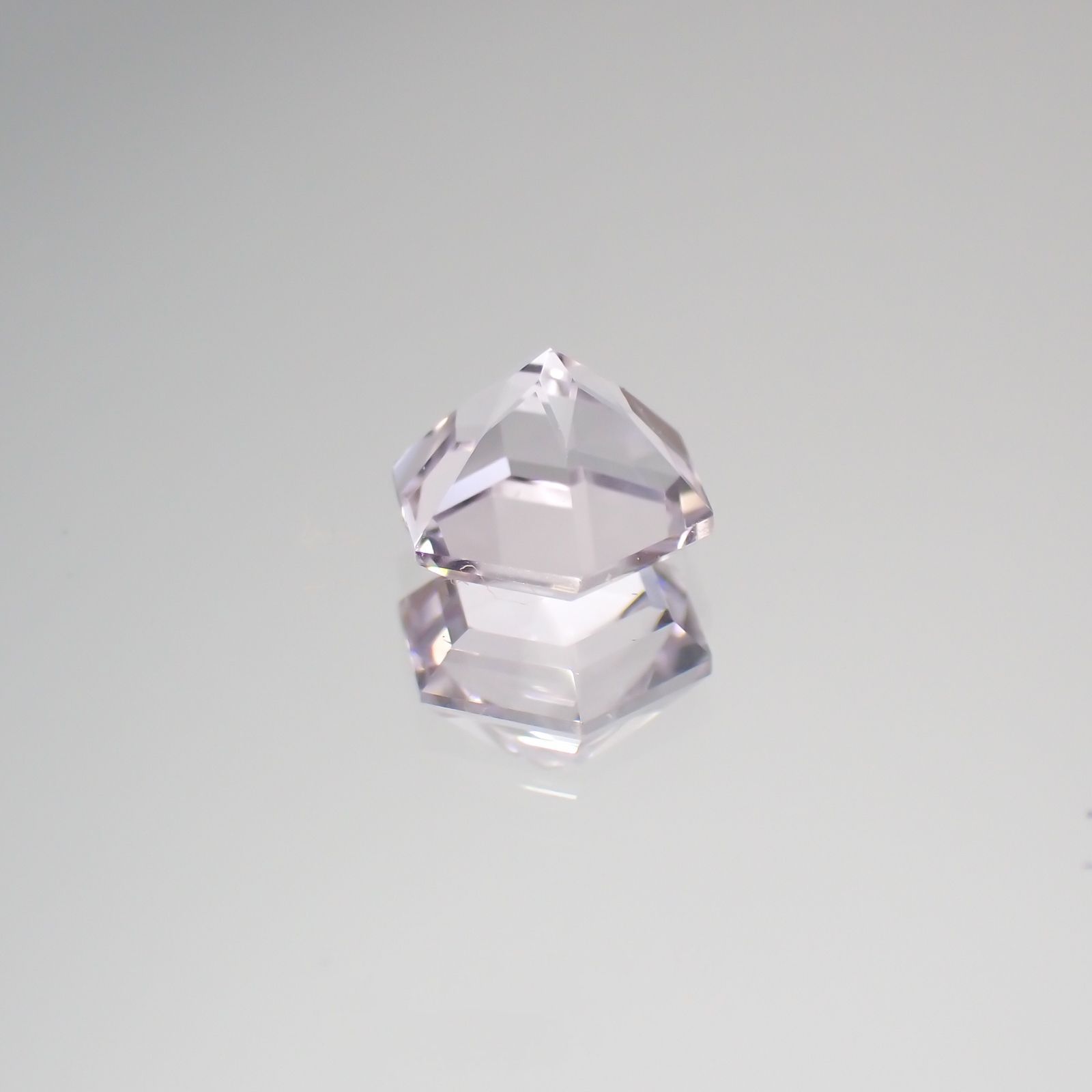 <ランダムセレクト1個販売> ◇ヘキサゴンカット◇ピンクアメジストSA(宝石名アメシスト/ライト・カラー) ブラジル産 0.55ct前後 識別済[210510432]5×5mm前後