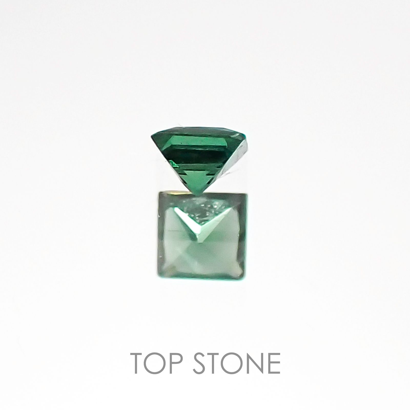 ◇プリンセスカット◇カラーチェンジガーネット(アレキタイプ) マダガスカル・ベキリー産 ルース 0.042ct[20106613]2×1.9mm前後