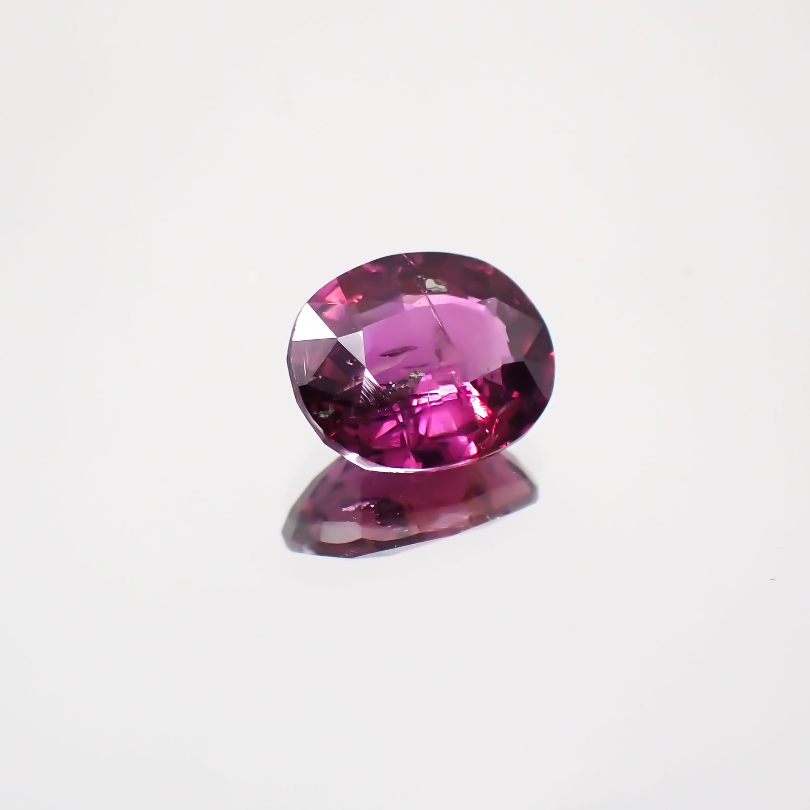 パープルサファイア(宝石名バイオレット・サファイア) カシミール地方産 1.236ct ソ付(彩珠)[210510234]7.3×6mm前後