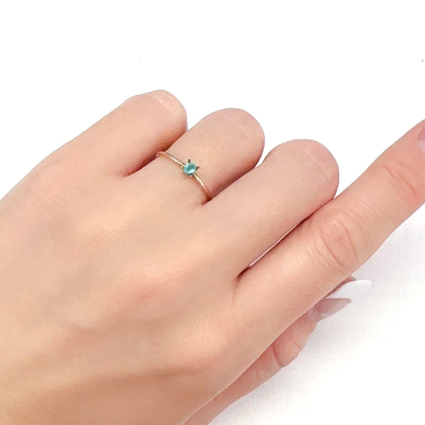 パライバトルマリン ブラジル・パライバ州バターリャ鉱山産 0.085ct[240125591]3.3x2.5mm前後