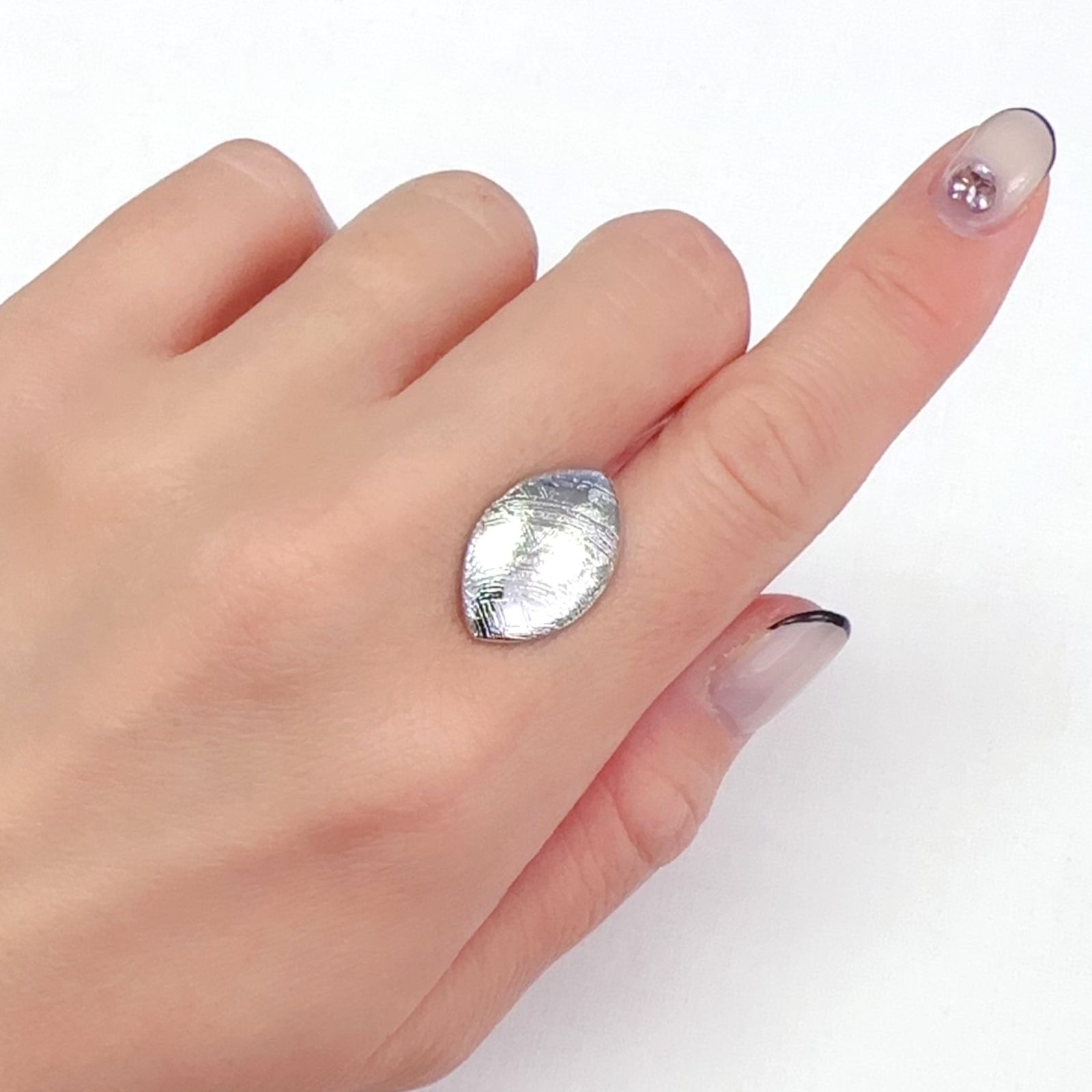 ムオニナルスタ隕石 発見地:スウェーデン 15.82ct[240125802]19.5x12.6mm前後