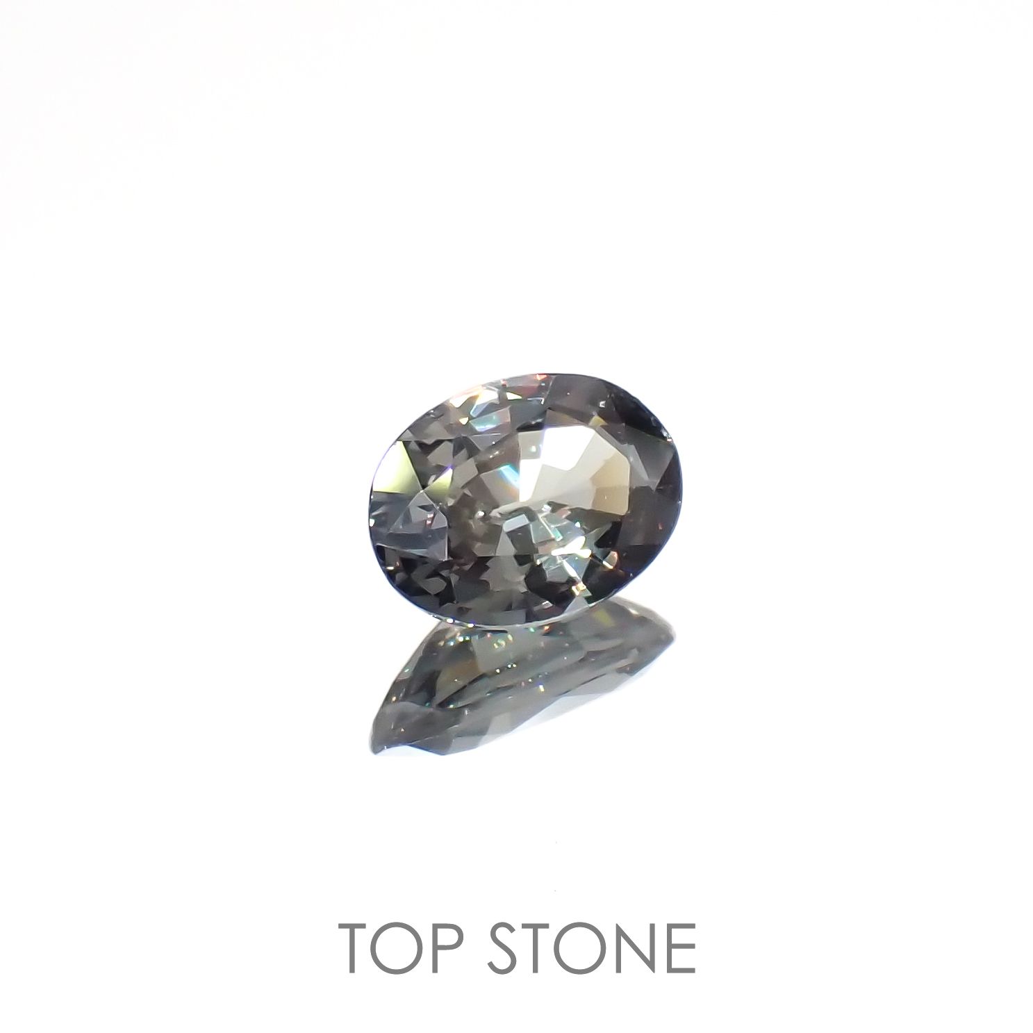 カラーチェンジガーネット アレキタイプ(宝石名ガーネット)マダガスカル・ベキリー産 0.70ct 識別済[220716950]6.5x4.6mm前後