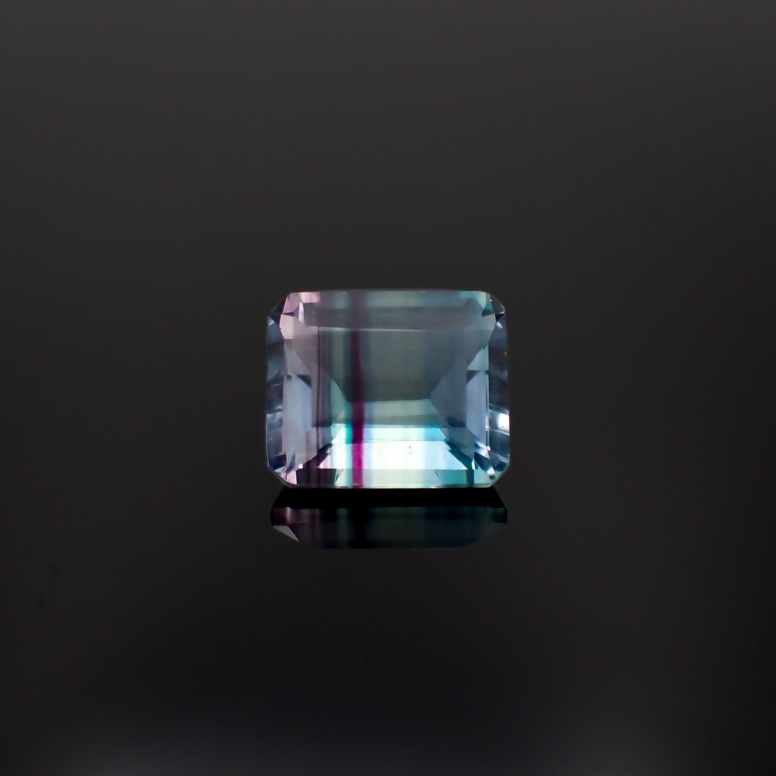 パーティカラーフローライト フルオレッセンス ブラジル産 5.35ct[230823273]10.9x9mm前後