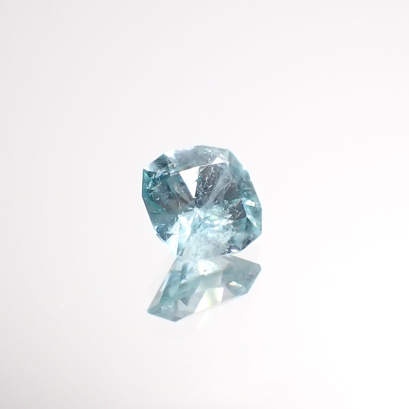 ◇カスタムカット◇ユークレース(宝石名ブルー・ユークレース)コロンビア産 0.487ct ソ付(彩珠)[221018844]5.1x5mm前後