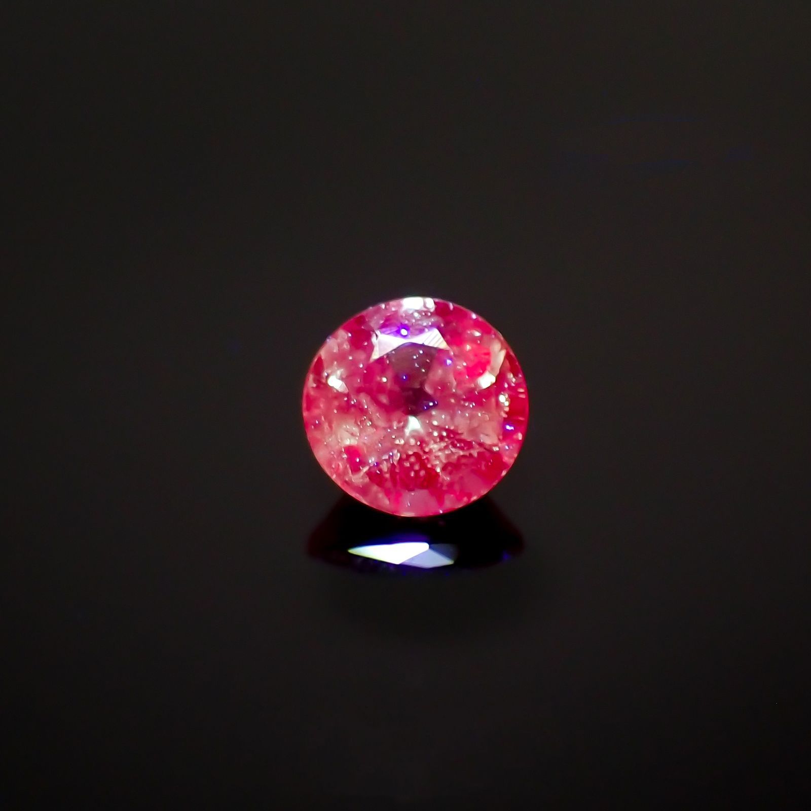 アレキサンドライト(宝石名アレキサンドライト)ブラジル産/EmeraldMains社製 0.084ct ソ付(彩珠)[220516018]2.7x2.7mm前後