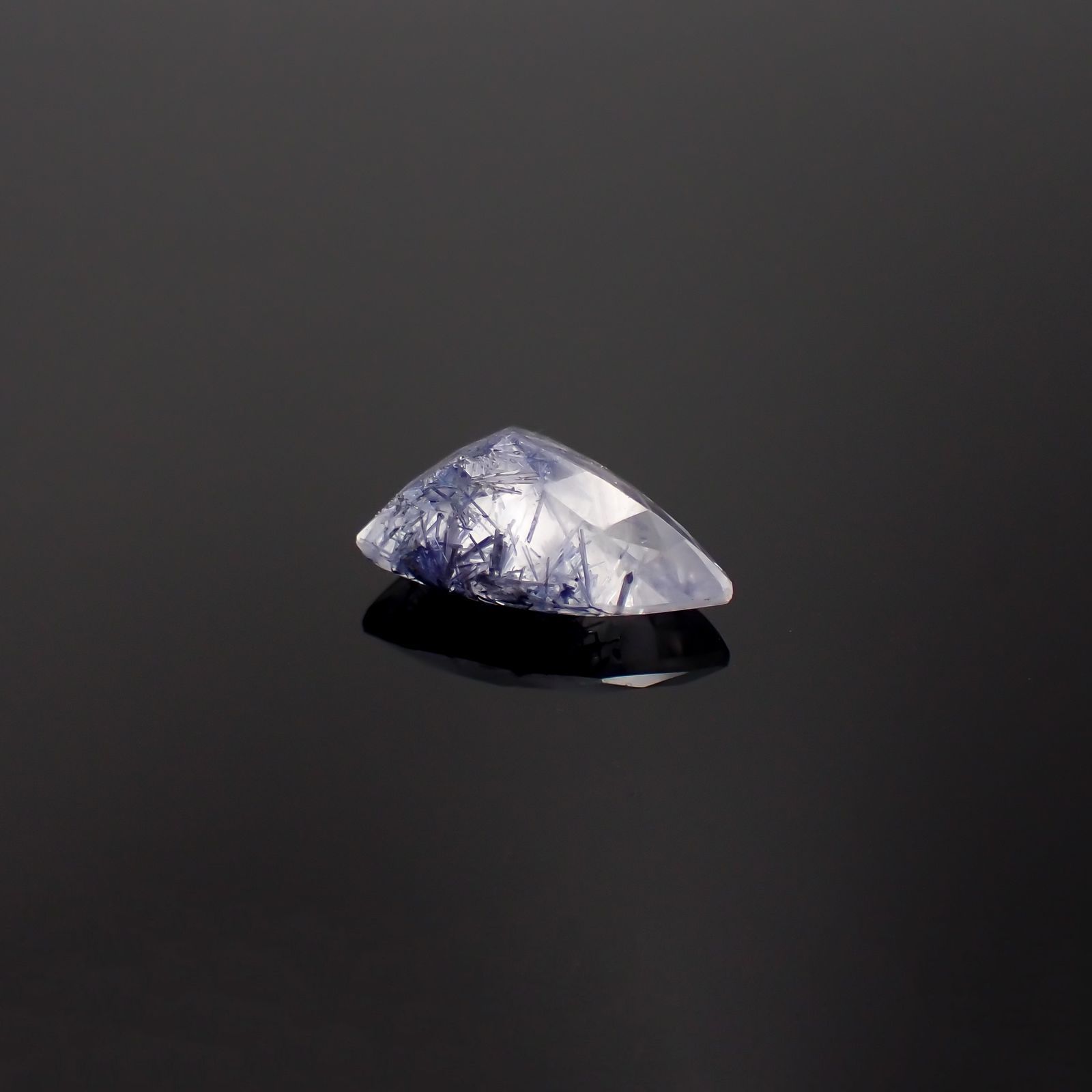 デュモルチェライトインクォーツ ブラジル産 2.03ct[230320869]7.8x11.4mm前後