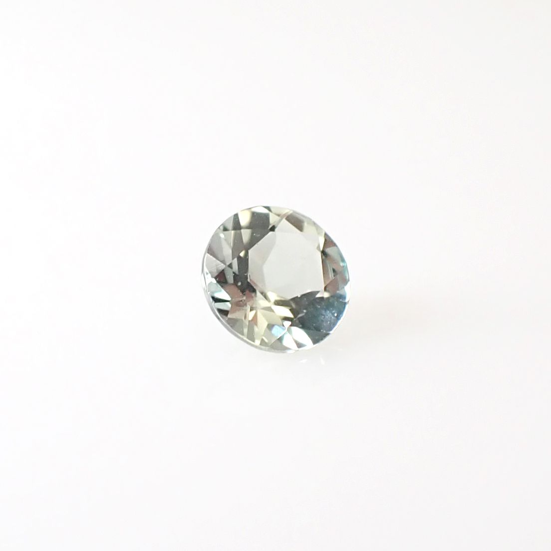 モンテブラサイト(宝石名モンテブラサイト)マダガスカル産 0.45ct 識別済[241229659]5x5mm前後