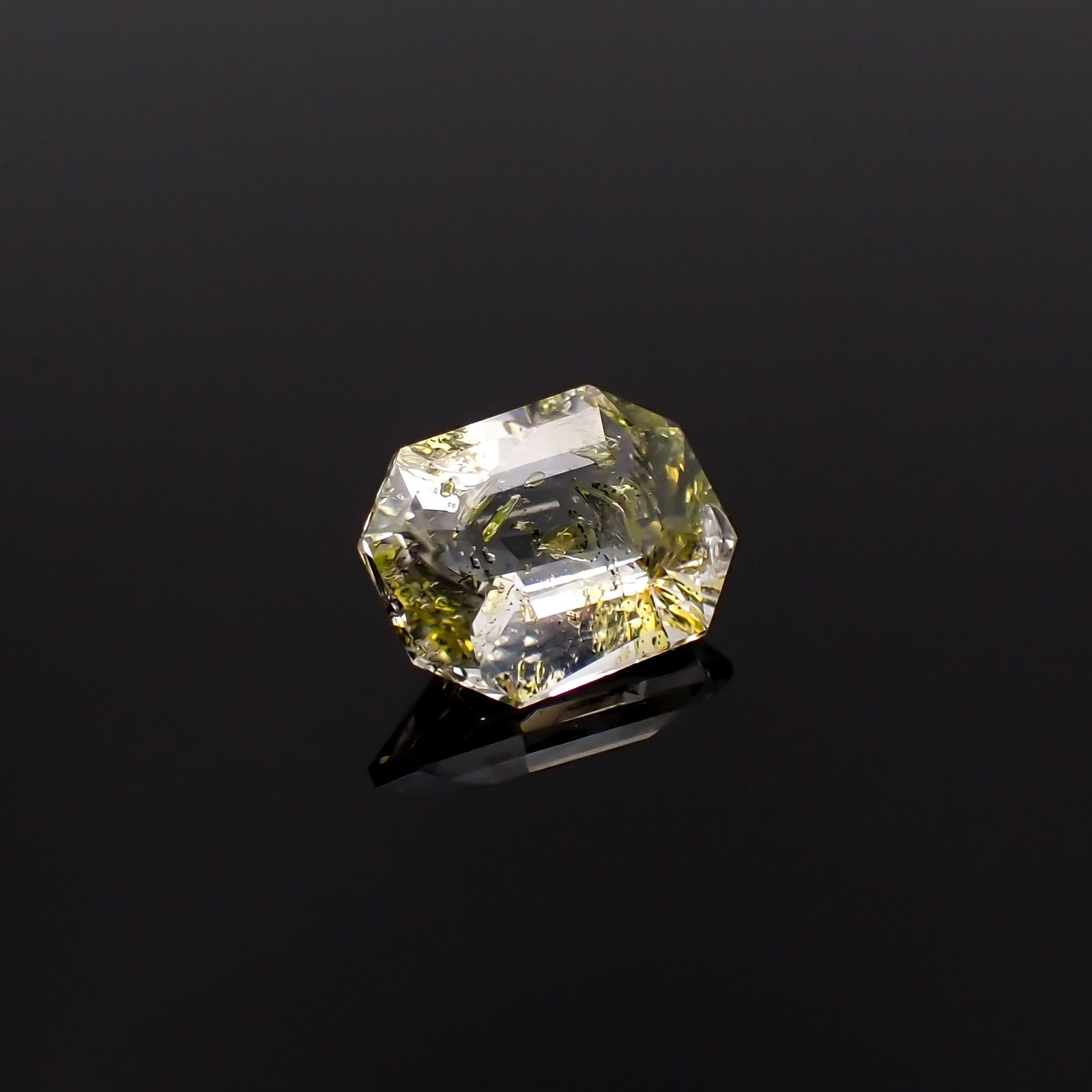 ◇オクタゴンカット◇オイルインクォーツ パキスタン産 0.55ct [240222093]6.2x4.7mm前後