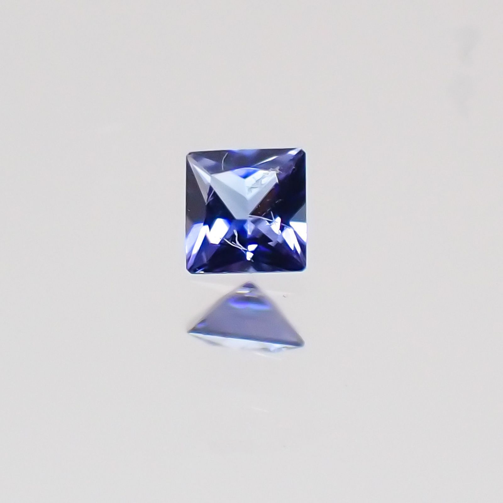 ◇プリンセスカット◇ベニトアイト アメリカ産 ルース 0.034ct