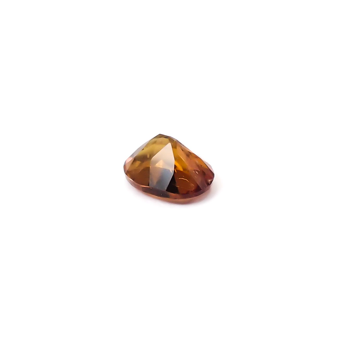 ゴールデンアイオライト(宝石名コーディエライト)マダガスカル産 識別済 0.18ct / 4.3x3.3mm前後 [260532192]