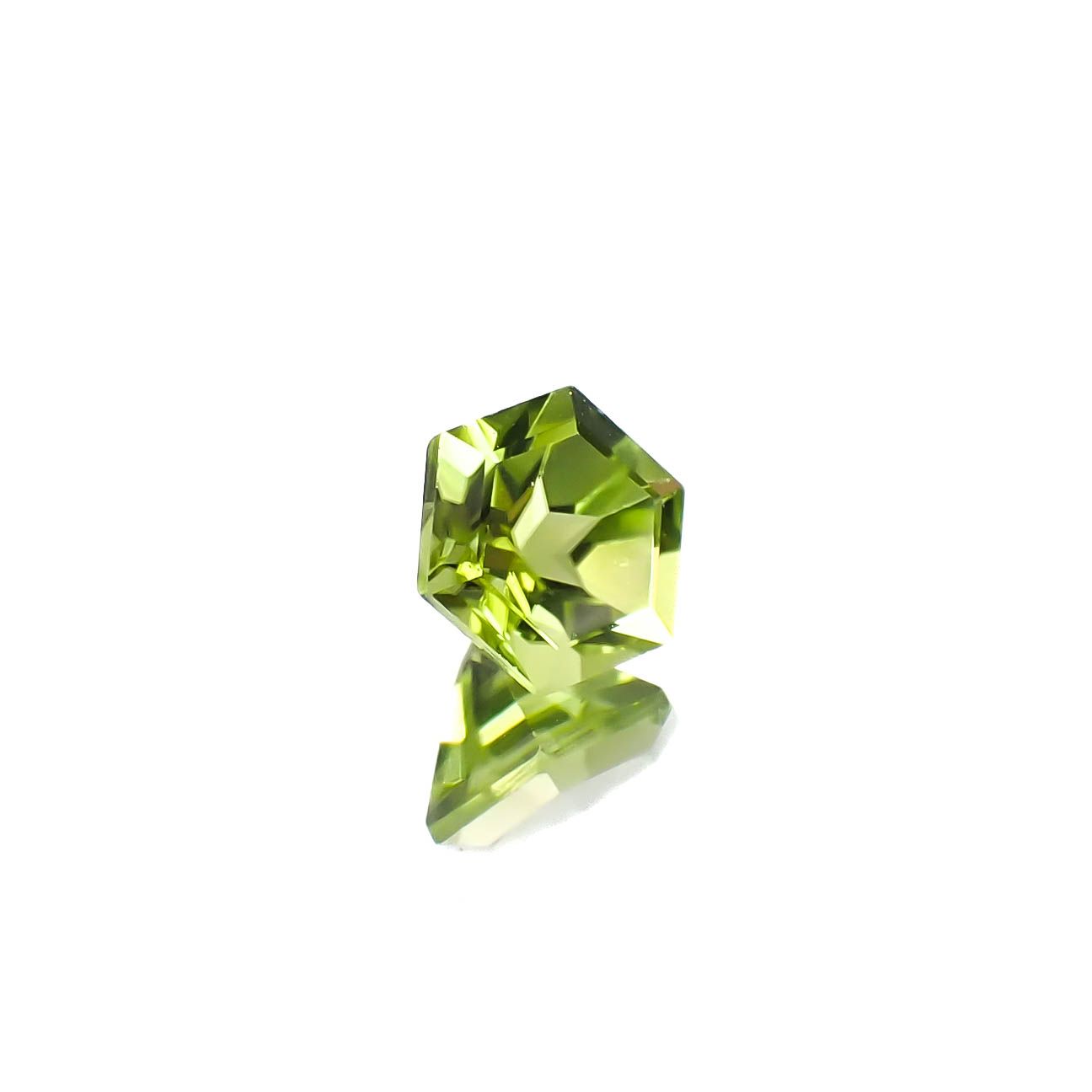 ◇ヘキサゴンカット◇ペリドット(宝石名ペリドット)アメリカ産 0.65ct 識別済[250330109]5x5mm前後