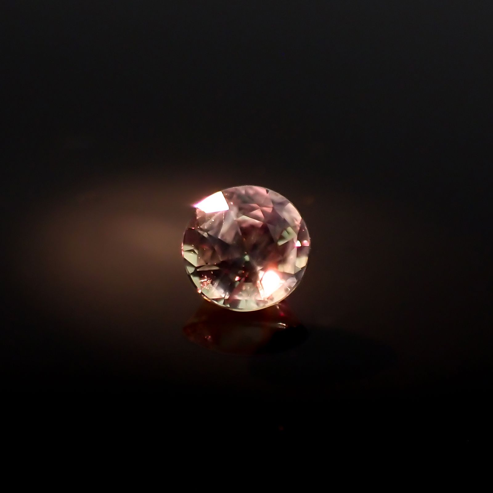 シルキーアレキサンドライト(宝石名アレキサンドライト)ブラジル・ミナスジェライス州ヘマチタ鉱山産 0.22ct 識別済[240527401]3.6x3.6mm前後