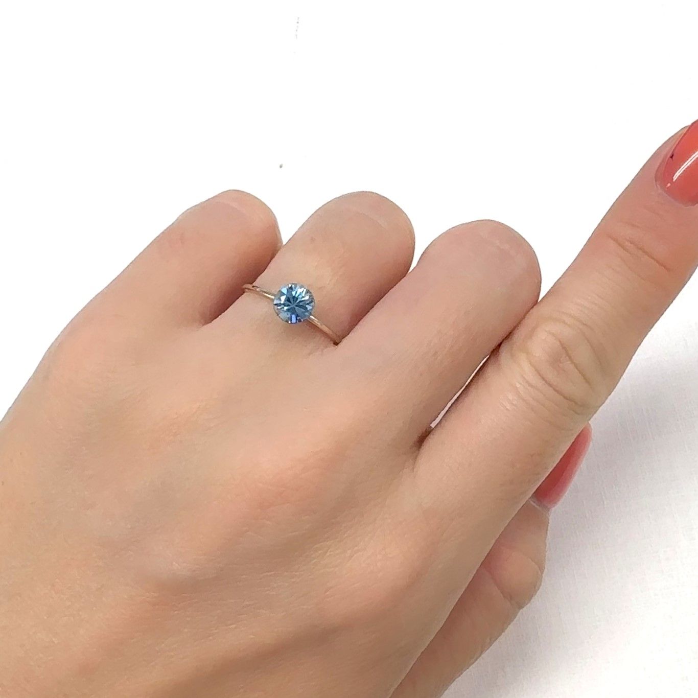 タトゥーアクアマリン ブラジル・ミナスジェライス州タトゥー鉱山産 0.69ct[240929126]5.9x5.8mm前後
