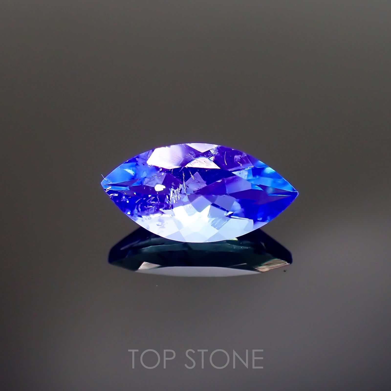 フローライト フルオレッセンス(宝石名フルオライト)イギリス・ロジャリー鉱山産 1.51ct 識別済[211113784]11.1x5.5mm前後